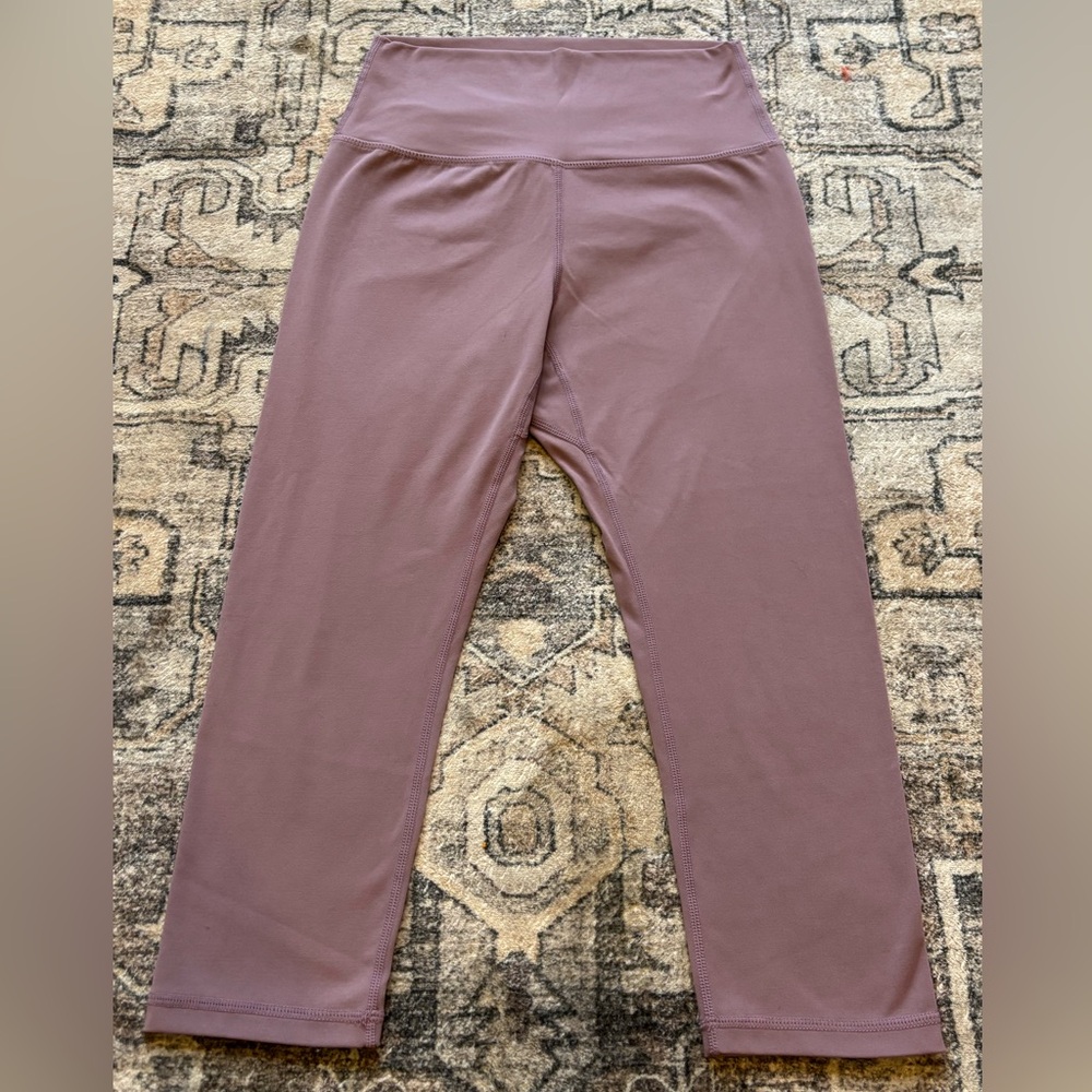 Buff Bunny Collection‎ Lavender Cropped Yoga Pants Size Medium